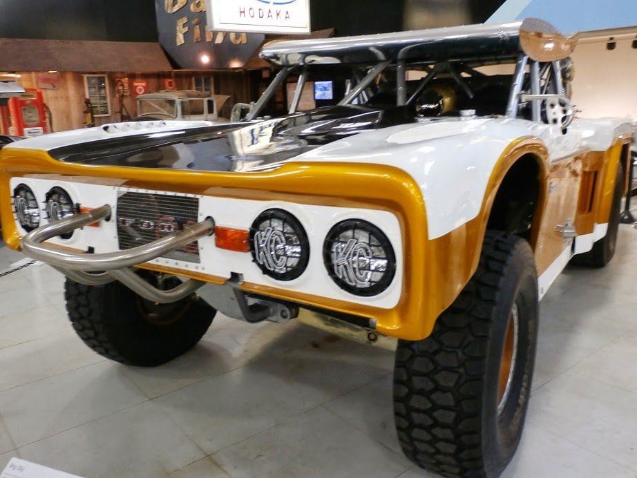 Big Oly and the Baja 1000 / Photos, Specs